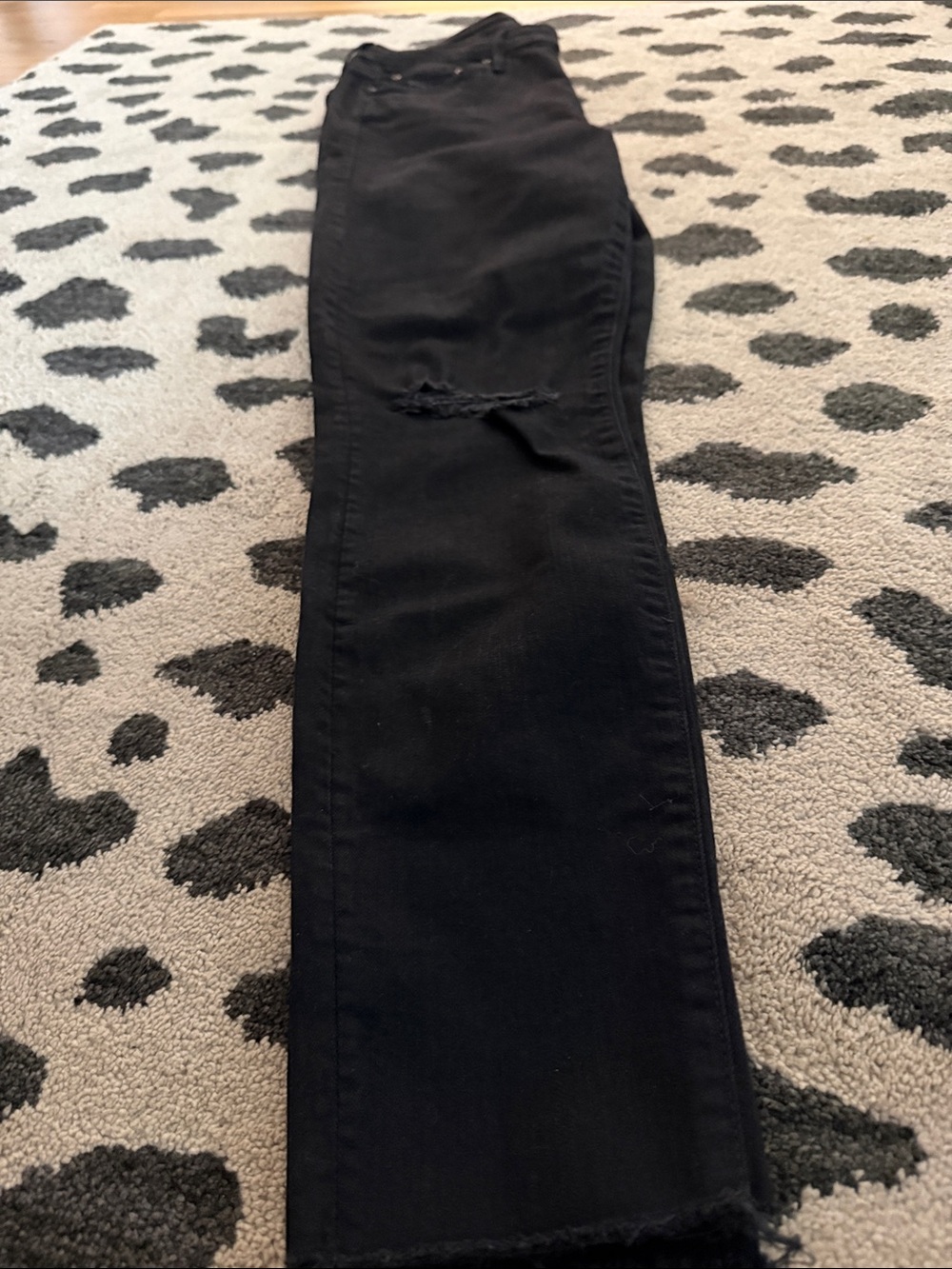 MOTHER Looker Ankle Fray Jeans in Black